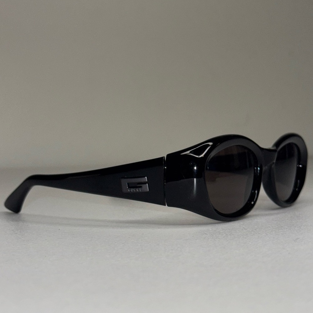 Gucci Black Sunglasses! Very beautiful! Classy!!😎😎🤓